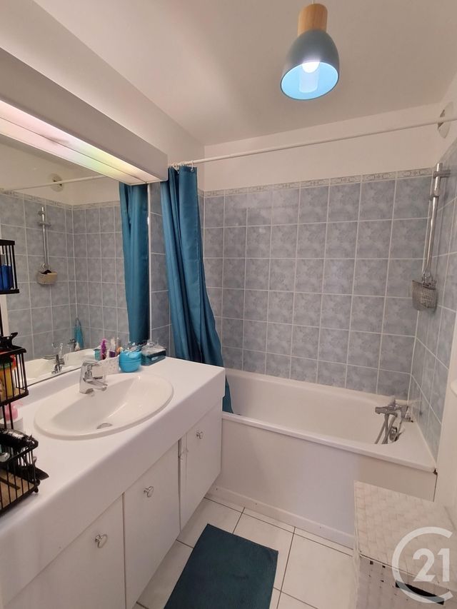 Appartement F2 à louer - 2 pièces - 48.38 m2 - ELANCOURT - 78 - ILE-DE-FRANCE - Century 21 S.L.P. Immobilier