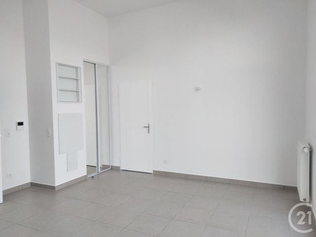 Appartement F1 à louer - 1 pièce - 28.27 m2 - MONTIGNY LE BRETONNEUX - 78 - ILE-DE-FRANCE - Century 21 S.L.P. Immobilier
