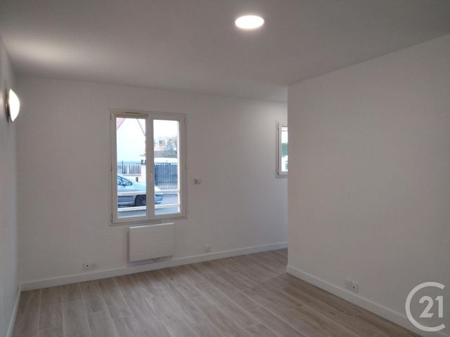 Appartement Studio à louer - 1 pièce - 23.91 m2 - LA VERRIERE - 78 - ILE-DE-FRANCE - Century 21 S.L.P. Immobilier