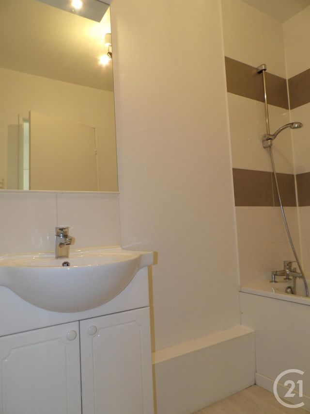 Appartement à louer - 2 pièces - 47.26 m2 - MAUREPAS - 78 - ILE-DE-FRANCE - Century 21 S.L.P. Immobilier