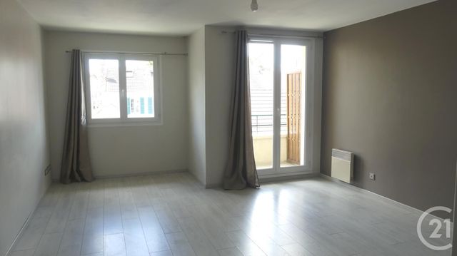 Appartement F1 à louer - 1 pièce - 26.89 m2 - LE MESNIL ST DENIS - 78 - ILE-DE-FRANCE - Century 21 S.L.P. Immobilier