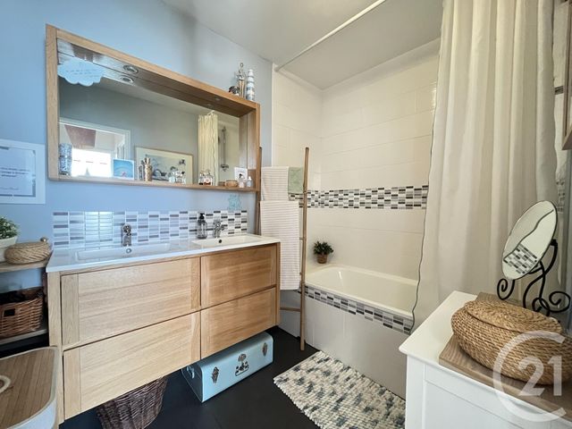 Appartement F2 à vendre - 2 pièces - 50.29 m2 - MAUREPAS - 78 - ILE-DE-FRANCE - Century 21 S.L.P. Immobilier