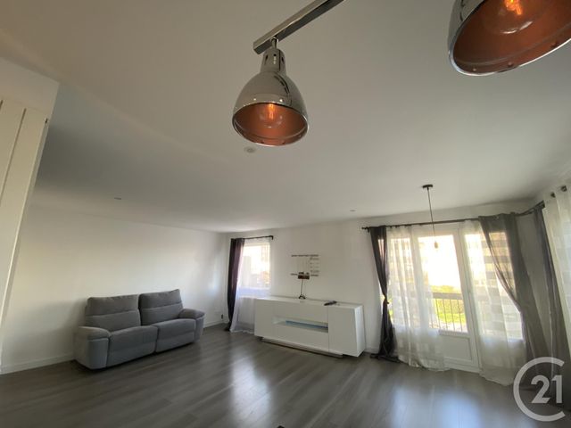Appartement F3 à louer - 3 pièces - 74.06 m2 - MAUREPAS - 78 - ILE-DE-FRANCE - Century 21 S.L.P. Immobilier