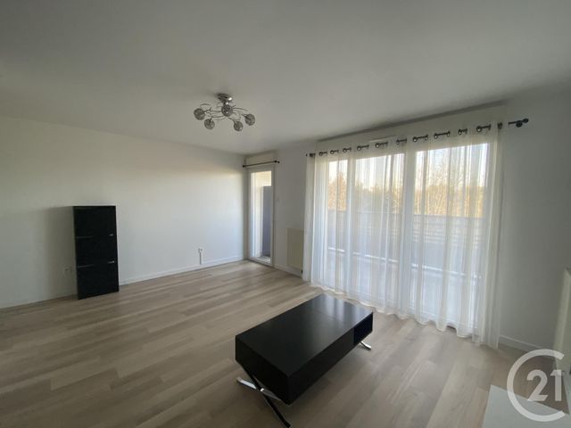 Appartement à louer - 2 pièces - 45.0 m2 - ELANCOURT - 78 - ILE-DE-FRANCE - Century 21 S.L.P. Immobilier