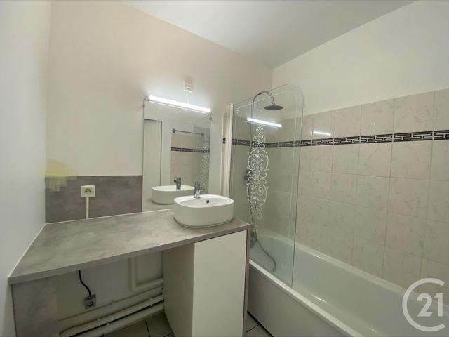 Appartement F2 à louer - 2 pièces - 48.28 m2 - ELANCOURT - 78 - ILE-DE-FRANCE - Century 21 S.L.P. Immobilier