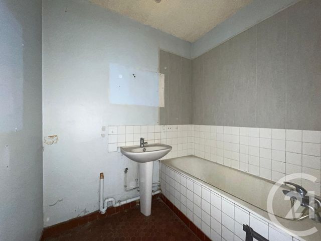 Appartement F2 à vendre - 2 pièces - 46.95 m2 - MAUREPAS - 78 - ILE-DE-FRANCE - Century 21 S.L.P. Immobilier