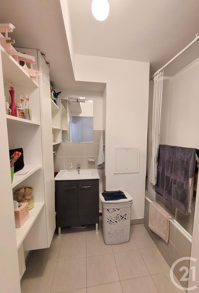 Appartement F3 à louer - 3 pièces - 62.15 m2 - ELANCOURT - 78 - ILE-DE-FRANCE - Century 21 S.L.P. Immobilier