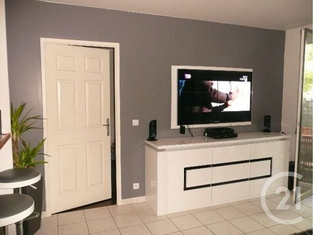 Appartement F2 à louer - 2 pièces - 43.5 m2 - ELANCOURT - 78 - ILE-DE-FRANCE - Century 21 S.L.P. Immobilier