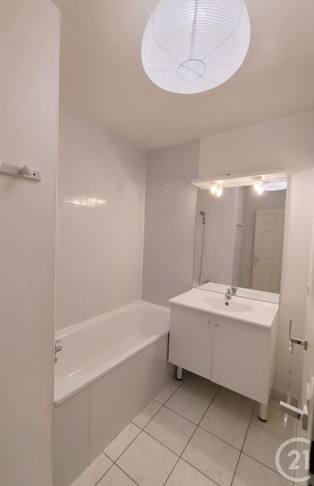 Appartement F2 à louer - 2 pièces - 43.5 m2 - ELANCOURT - 78 - ILE-DE-FRANCE - Century 21 S.L.P. Immobilier