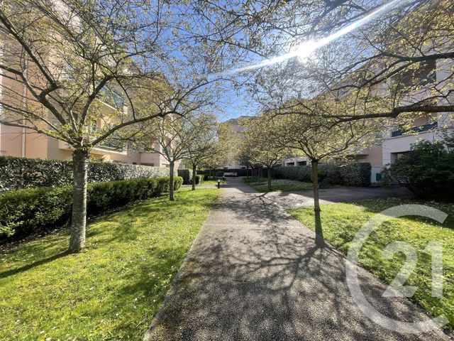 Appartement F2 à vendre - 2 pièces - 48.28 m2 - ELANCOURT - 78 - ILE-DE-FRANCE - Century 21 S.L.P. Immobilier