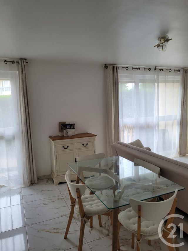 Appartement F2 à louer - 2 pièces - 51.42 m2 - MAUREPAS - 78 - ILE-DE-FRANCE - Century 21 S.L.P. Immobilier