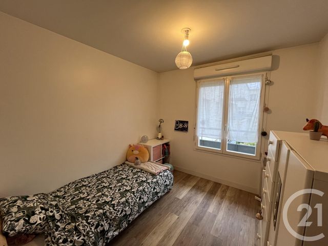 Appartement F5 à vendre - 5 pièces - 95.41 m2 - TRAPPES - 78 - ILE-DE-FRANCE - Century 21 S.L.P. Immobilier