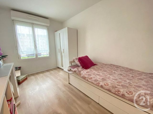 Appartement F5 à vendre - 5 pièces - 95.41 m2 - TRAPPES - 78 - ILE-DE-FRANCE - Century 21 S.L.P. Immobilier