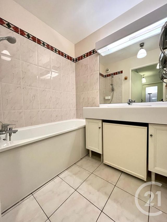 Appartement F2 à louer - 2 pièces - 41.31 m2 - ELANCOURT - 78 - ILE-DE-FRANCE - Century 21 S.L.P. Immobilier