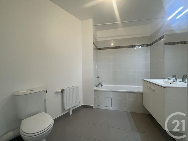 Appartement F4 à vendre - 4 pièces - 82.45 m2 - MAUREPAS - 78 - ILE-DE-FRANCE - Century 21 S.L.P. Immobilier