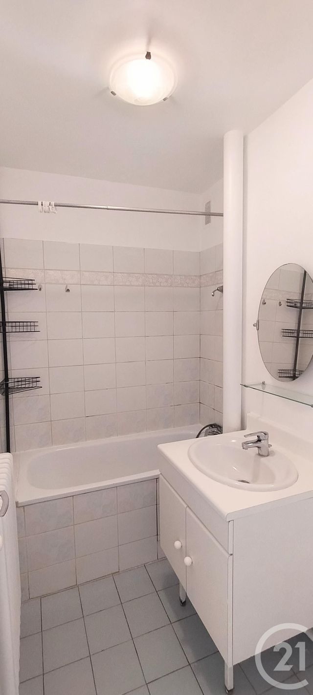 Appartement F3 à louer - 3 pièces - 62.2 m2 - MAUREPAS - 78 - ILE-DE-FRANCE - Century 21 S.L.P. Immobilier