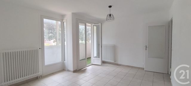 Appartement F3 à louer - 3 pièces - 62.2 m2 - MAUREPAS - 78 - ILE-DE-FRANCE - Century 21 S.L.P. Immobilier