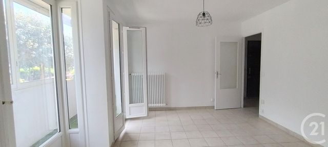 Appartement F3 à louer - 3 pièces - 62.2 m2 - MAUREPAS - 78 - ILE-DE-FRANCE - Century 21 S.L.P. Immobilier