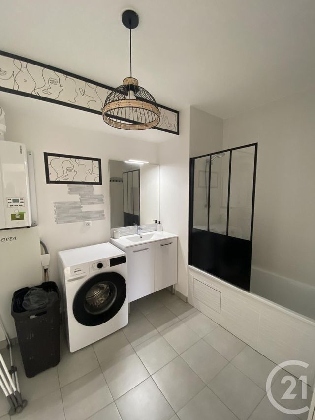 Appartement à louer - 2 pièces - 45.5 m2 - MAUREPAS - 78 - ILE-DE-FRANCE - Century 21 S.L.P. Immobilier