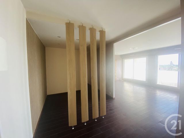 Appartement à louer - 2 pièces - 62.97 m2 - MAUREPAS - 78 - ILE-DE-FRANCE - Century 21 S.L.P. Immobilier