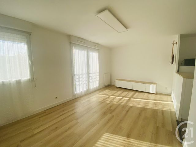 Appartement à louer - 2 pièces - 43.53 m2 - MAUREPAS - 78 - ILE-DE-FRANCE - Century 21 S.L.P. Immobilier