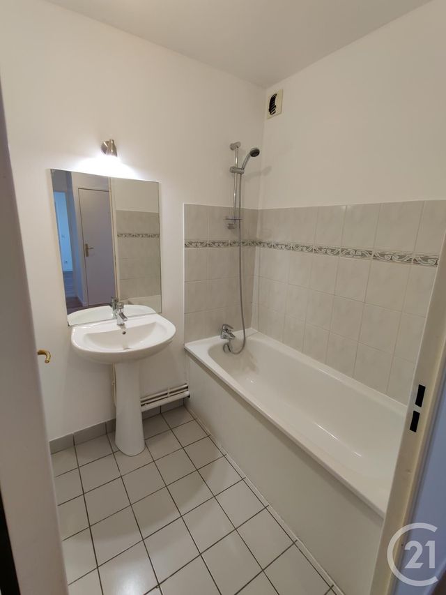 Appartement F3 à louer - 3 pièces - 60.68 m2 - PLAISIR - 78 - ILE-DE-FRANCE - Century 21 S.L.P. Immobilier