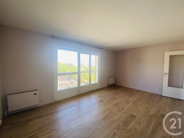 Appartement F2 à louer - 2 pièces - 50.17 m2 - MAUREPAS - 78 - ILE-DE-FRANCE - Century 21 S.L.P. Immobilier