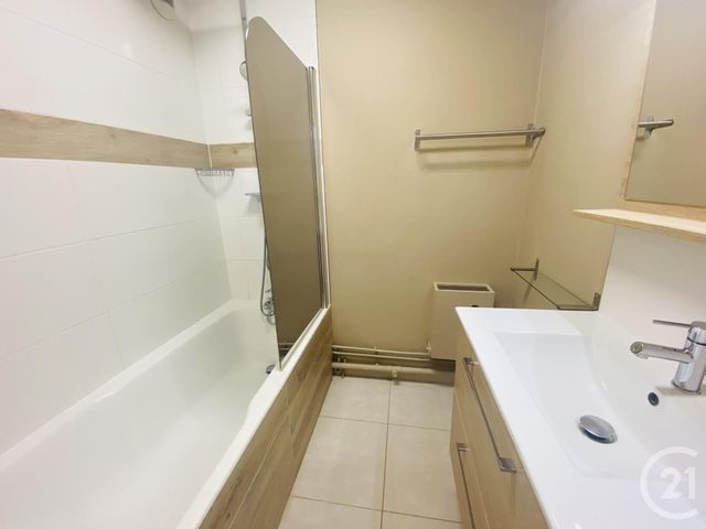 Appartement F2 à louer - 2 pièces - 50.17 m2 - MAUREPAS - 78 - ILE-DE-FRANCE - Century 21 S.L.P. Immobilier