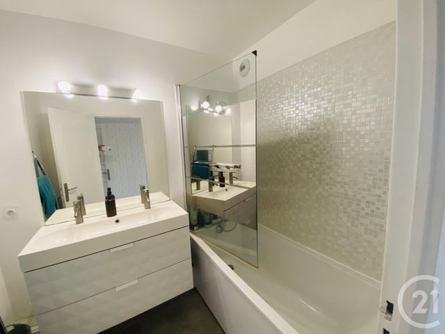 Appartement F3 à louer - 3 pièces - 80.0 m2 - ELANCOURT - 78 - ILE-DE-FRANCE - Century 21 S.L.P. Immobilier