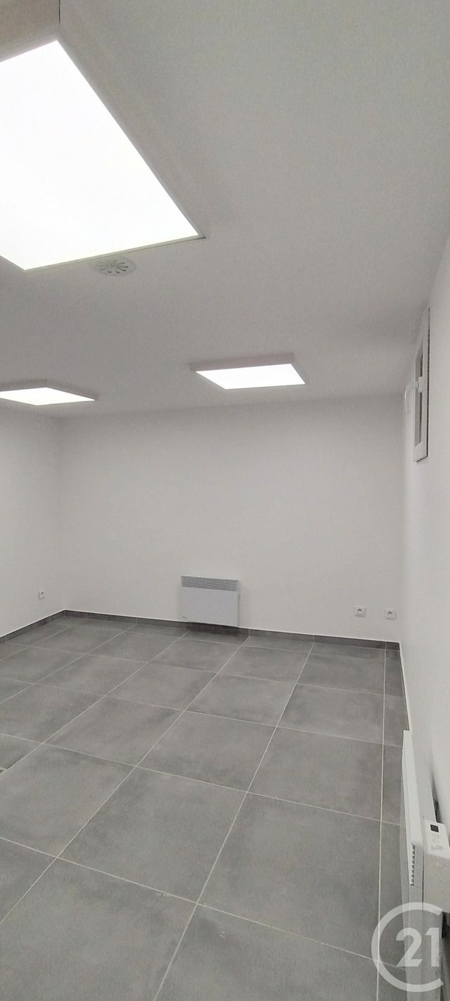 Appartement F2 à louer - 2 pièces - 50.95 m2 - COIGNIERES - 78 - ILE-DE-FRANCE - Century 21 S.L.P. Immobilier