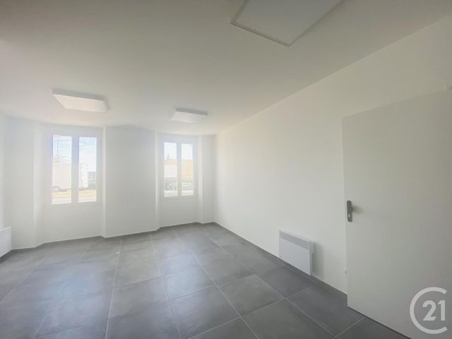 Appartement F2 à louer - 2 pièces - 50.95 m2 - COIGNIERES - 78 - ILE-DE-FRANCE - Century 21 S.L.P. Immobilier