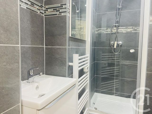 Appartement F2 à louer - 2 pièces - 50.95 m2 - COIGNIERES - 78 - ILE-DE-FRANCE - Century 21 S.L.P. Immobilier