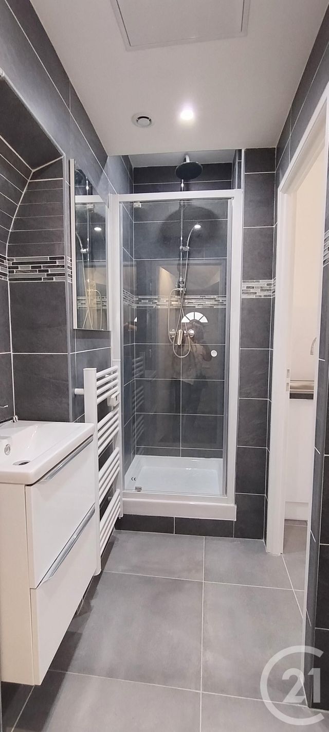 Appartement F2 à louer - 2 pièces - 50.95 m2 - COIGNIERES - 78 - ILE-DE-FRANCE - Century 21 S.L.P. Immobilier