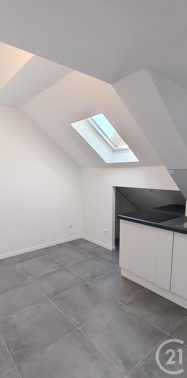 Appartement F1 à louer - 1 pièce - 11.29 m2 - COIGNIERES - 78 - ILE-DE-FRANCE - Century 21 S.L.P. Immobilier