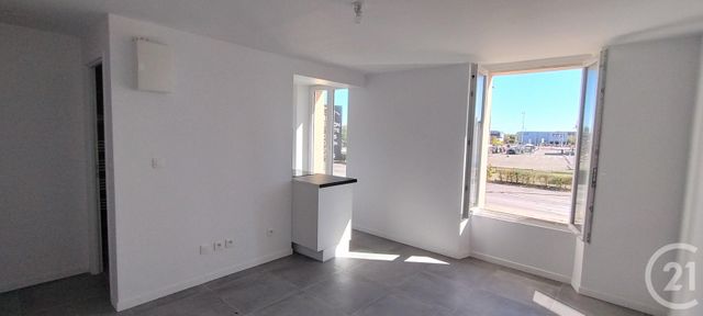 Appartement F1 à louer - 1 pièce - 21.03 m2 - COIGNIERES - 78 - ILE-DE-FRANCE - Century 21 S.L.P. Immobilier