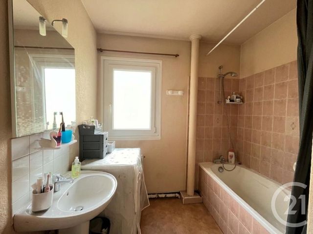 Appartement F4 à vendre - 4 pièces - 83.0 m2 - MAUREPAS - 78 - ILE-DE-FRANCE - Century 21 S.L.P. Immobilier