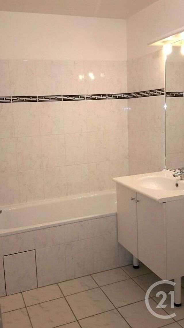 Appartement F3 à louer - 3 pièces - 54.75 m2 - ELANCOURT - 78 - ILE-DE-FRANCE - Century 21 S.L.P. Immobilier