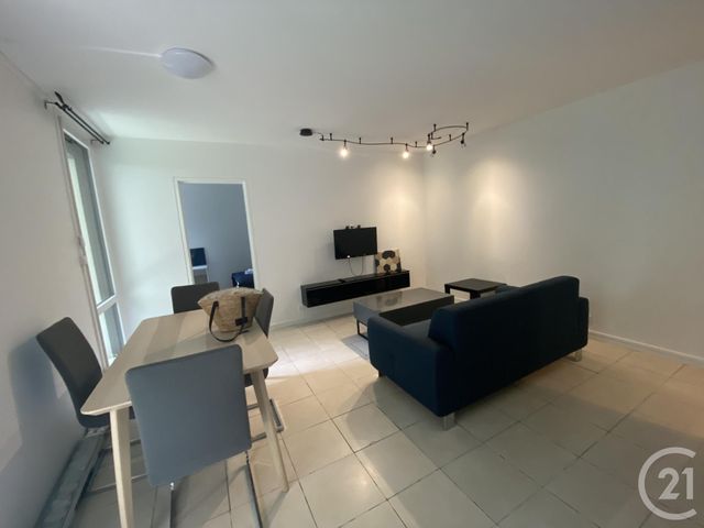 Appartement F2 à louer - 2 pièces - 40.39 m2 - ELANCOURT - 78 - ILE-DE-FRANCE - Century 21 S.L.P. Immobilier