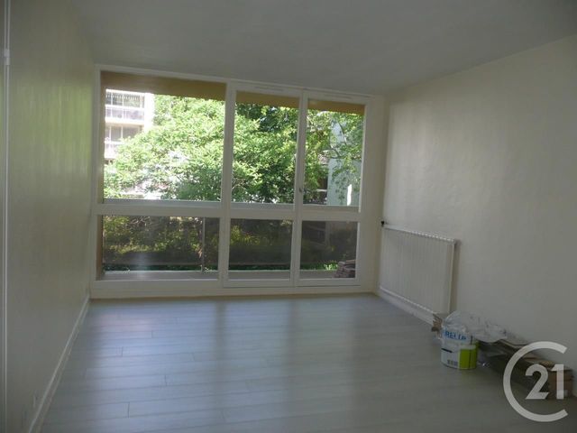 Appartement Appts. à louer - 2 pièces - 50.15 m2 - ELANCOURT - 78 - ILE-DE-FRANCE - Century 21 S.L.P. Immobilier