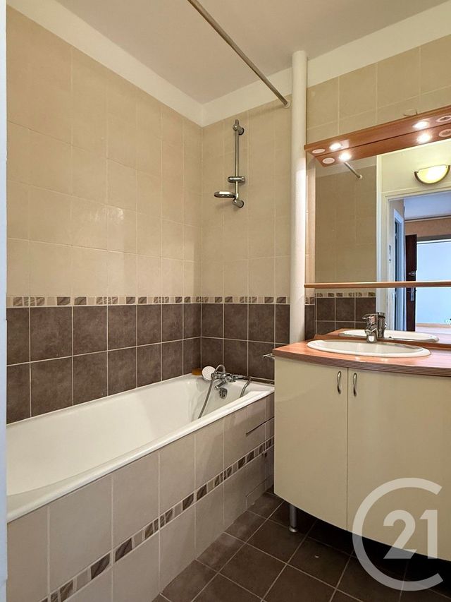 Appartement F2 à louer - 2 pièces - 46.34 m2 - MAUREPAS - 78 - ILE-DE-FRANCE - Century 21 S.L.P. Immobilier