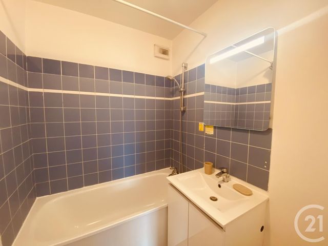 Appartement F3 à louer - 3 pièces - 78.6 m2 - MAUREPAS - 78 - ILE-DE-FRANCE - Century 21 S.L.P. Immobilier