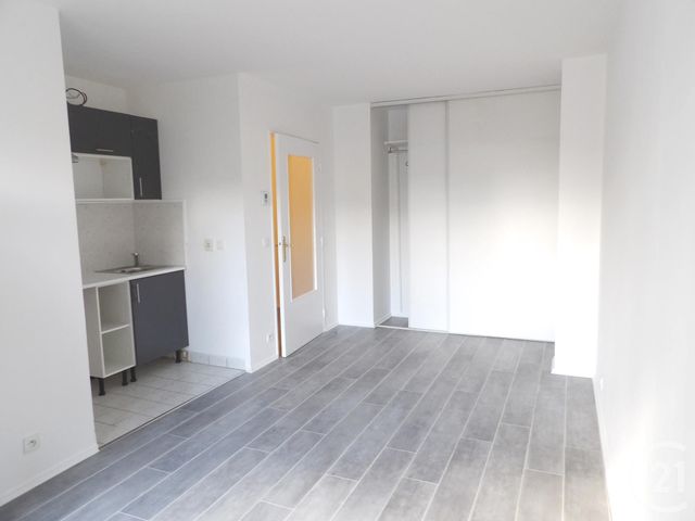 Appartement Studio à louer - 1 pièce - 26.1 m2 - MAUREPAS - 78 - ILE-DE-FRANCE - Century 21 S.L.P. Immobilier