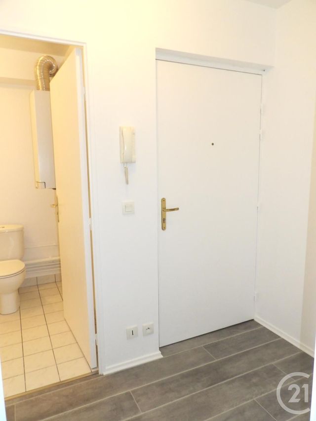 Appartement Studio à louer - 1 pièce - 26.1 m2 - MAUREPAS - 78 - ILE-DE-FRANCE - Century 21 S.L.P. Immobilier