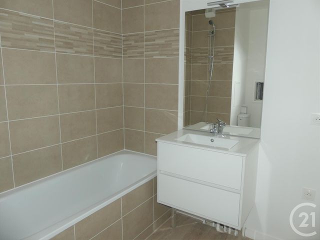 Appartement F2 à louer - 2 pièces - 43.71 m2 - TRAPPES - 78 - ILE-DE-FRANCE - Century 21 S.L.P. Immobilier