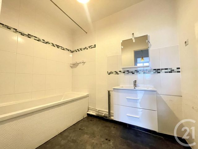 Appartement F2 à vendre - 2 pièces - 52.97 m2 - MAUREPAS - 78 - ILE-DE-FRANCE - Century 21 S.L.P. Immobilier