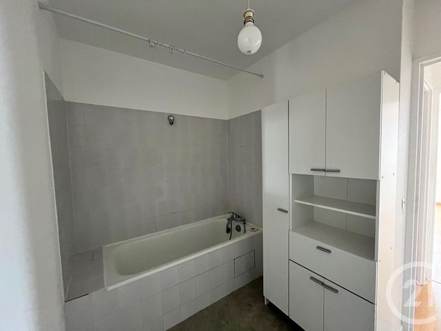 Appartement F4 à louer - 4 pièces - 87.74 m2 - MAUREPAS - 78 - ILE-DE-FRANCE - Century 21 S.L.P. Immobilier