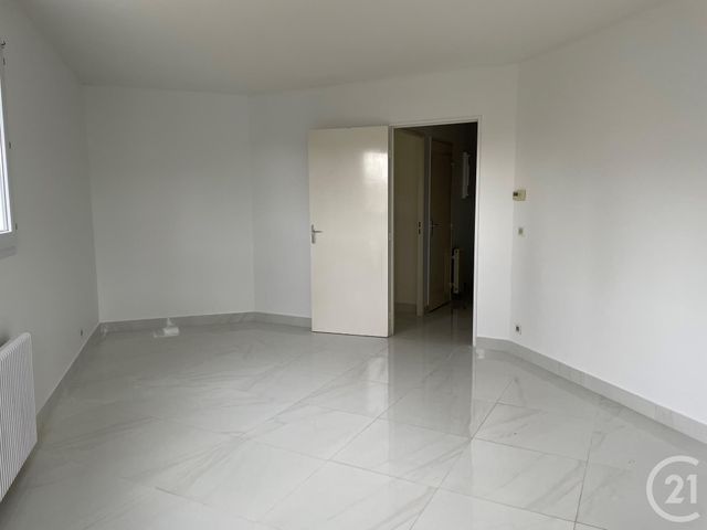 Appartement F3 à louer - 3 pièces - 68.69 m2 - ELANCOURT - 78 - ILE-DE-FRANCE - Century 21 S.L.P. Immobilier