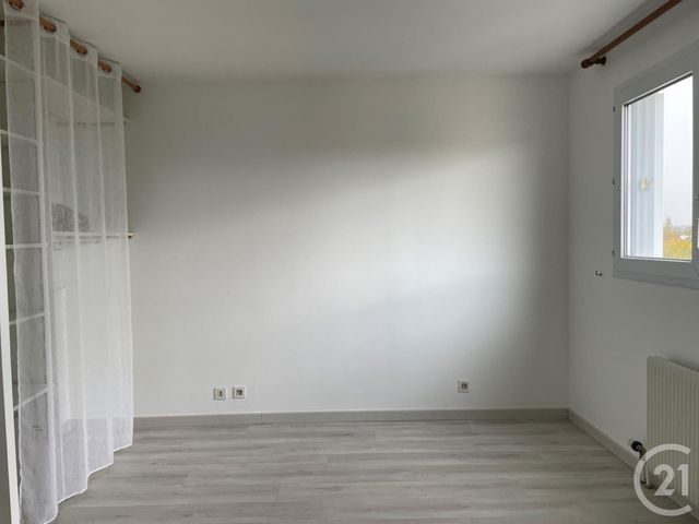 Appartement F3 à louer - 3 pièces - 68.69 m2 - ELANCOURT - 78 - ILE-DE-FRANCE - Century 21 S.L.P. Immobilier