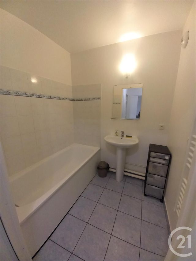 Appartement F2 à louer - 2 pièces - 47.68 m2 - ELANCOURT - 78 - ILE-DE-FRANCE - Century 21 S.L.P. Immobilier
