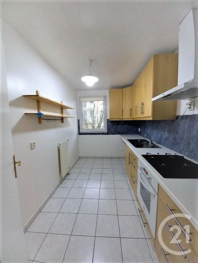 Appartement F2 à louer - 2 pièces - 47.6 m2 - ELANCOURT - 78 - ILE-DE-FRANCE - Century 21 S.L.P. Immobilier
